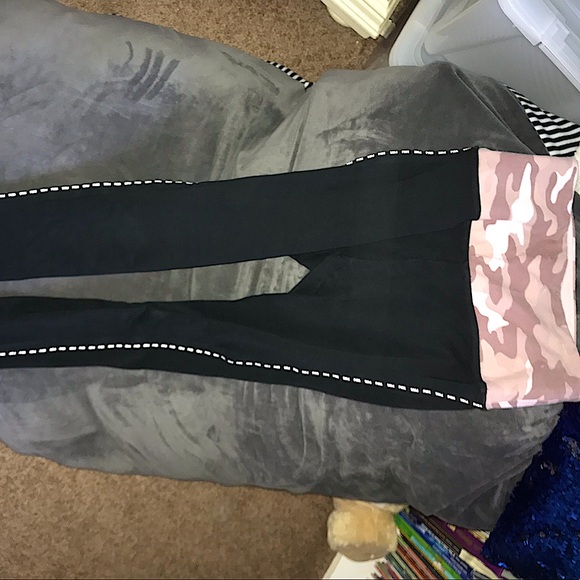VS PiNK Yoga Leggings• XSmall• PinkMocha Camo nwot - Picture 1 of 5